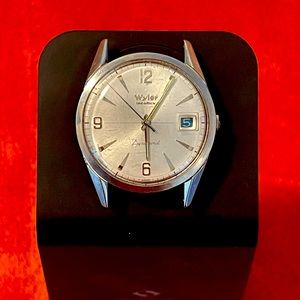 VINTAGE AUTOMATIC: 1960’s Wyler Incaflex Dynawind Watch.